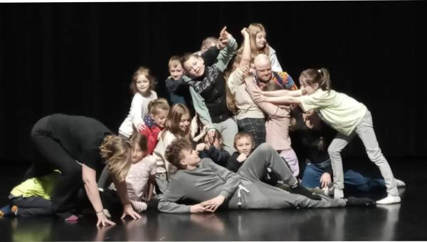 E.ART | TEATR- ROZPOZNAWANIE I WYRAŻANIE EMOCJI